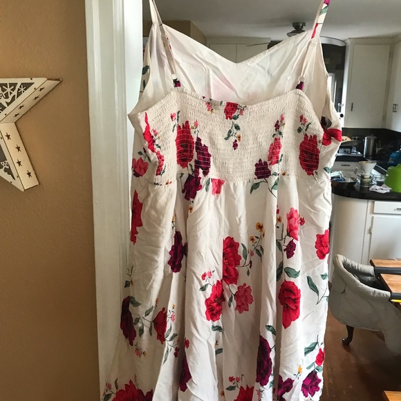 Floral white old navy dress. - Picture 2 of 3